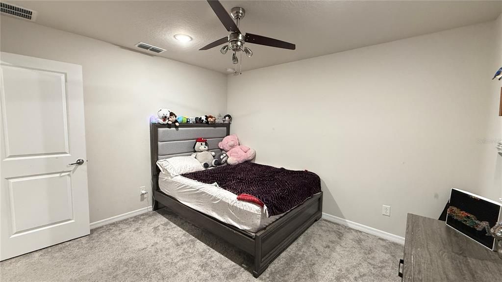 For Rent: $2,850 (5 beds, 2 baths, 2386 Square Feet)