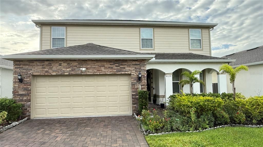 For Rent: $2,850 (5 beds, 2 baths, 2386 Square Feet)