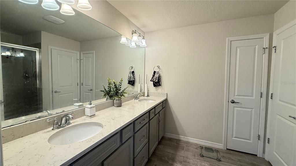 For Rent: $2,850 (5 beds, 2 baths, 2386 Square Feet)