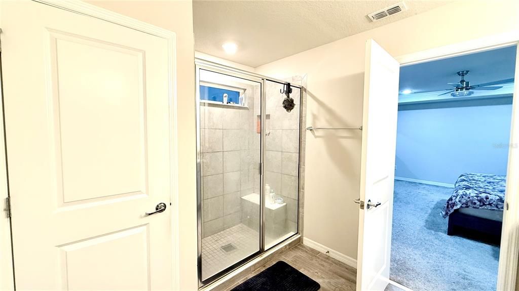 For Rent: $2,850 (5 beds, 2 baths, 2386 Square Feet)