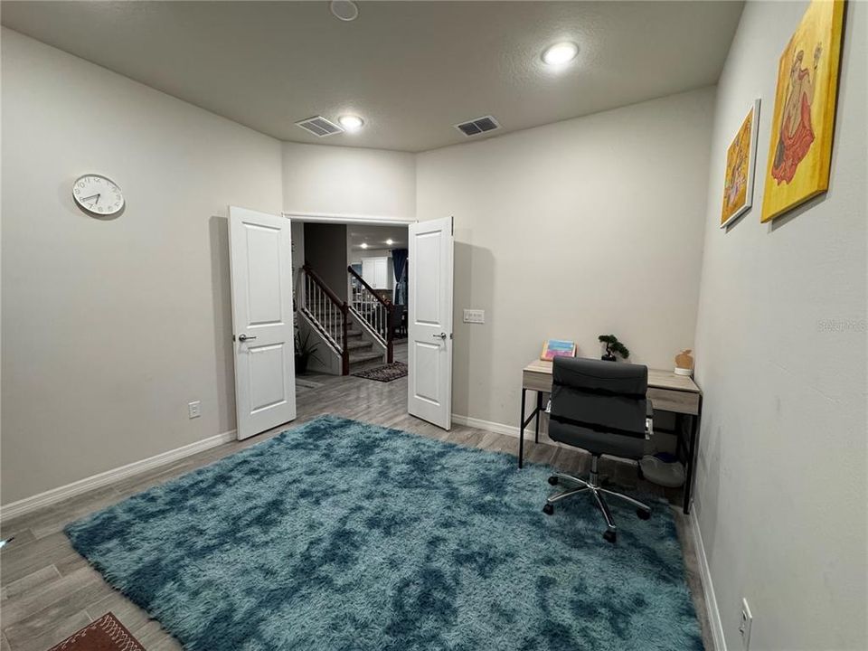 For Rent: $2,850 (5 beds, 2 baths, 2386 Square Feet)