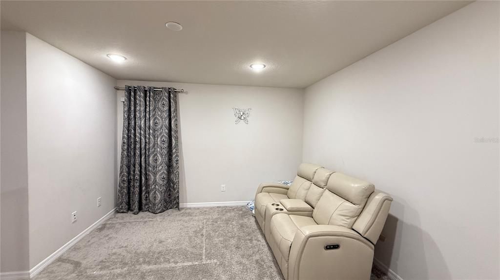 For Rent: $2,850 (5 beds, 2 baths, 2386 Square Feet)