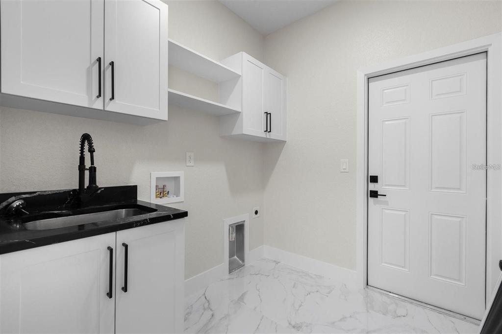 На продажу: $439,990 (3 спален, 2 ванн, 1886 Квадратных фут)