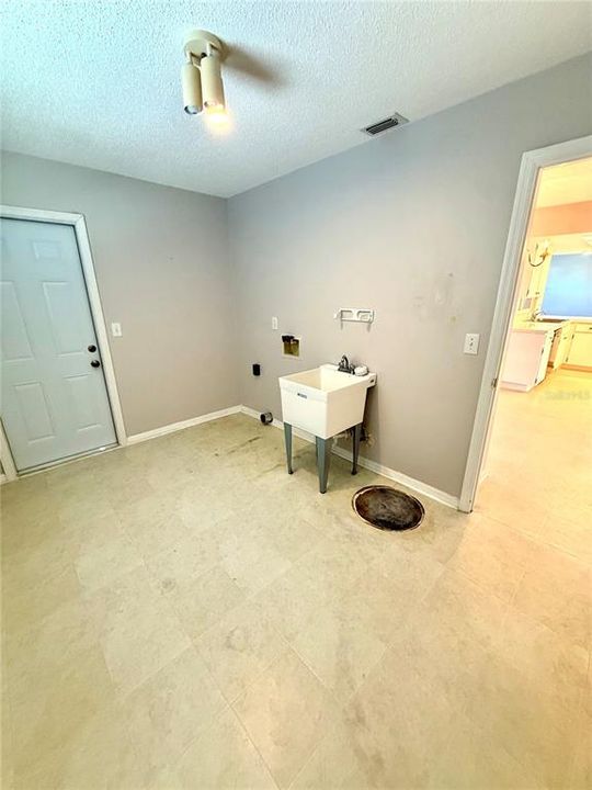 待售: $299,999 (3 贝兹, 2 浴室, 1647 平方英尺)