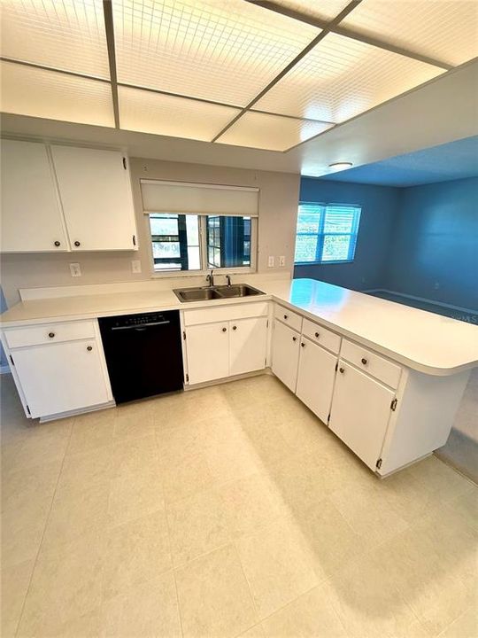 待售: $299,999 (3 贝兹, 2 浴室, 1647 平方英尺)