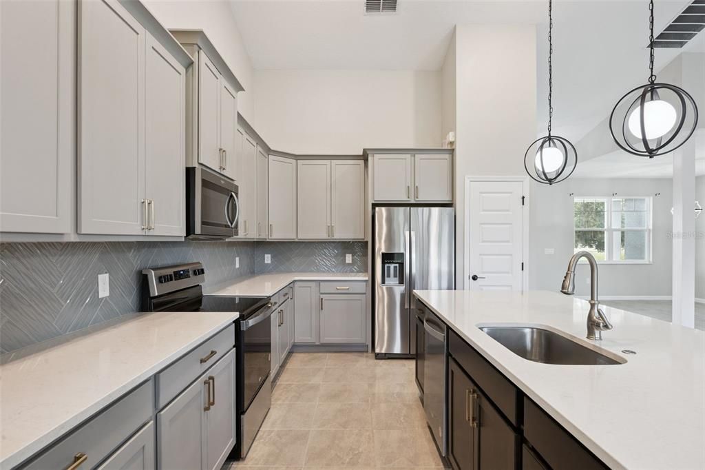 For Sale: $690,000 (3 beds, 3 baths, 2203 Square Feet)