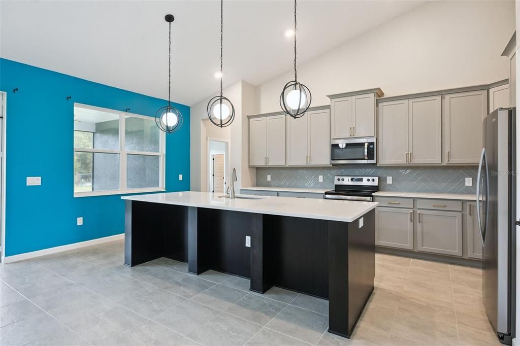 For Sale: $690,000 (3 beds, 3 baths, 2203 Square Feet)