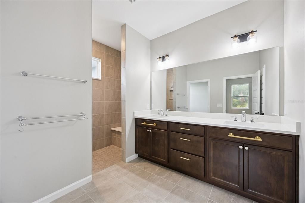 For Sale: $690,000 (3 beds, 3 baths, 2203 Square Feet)