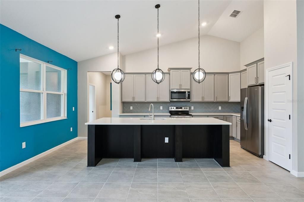 For Sale: $690,000 (3 beds, 3 baths, 2203 Square Feet)