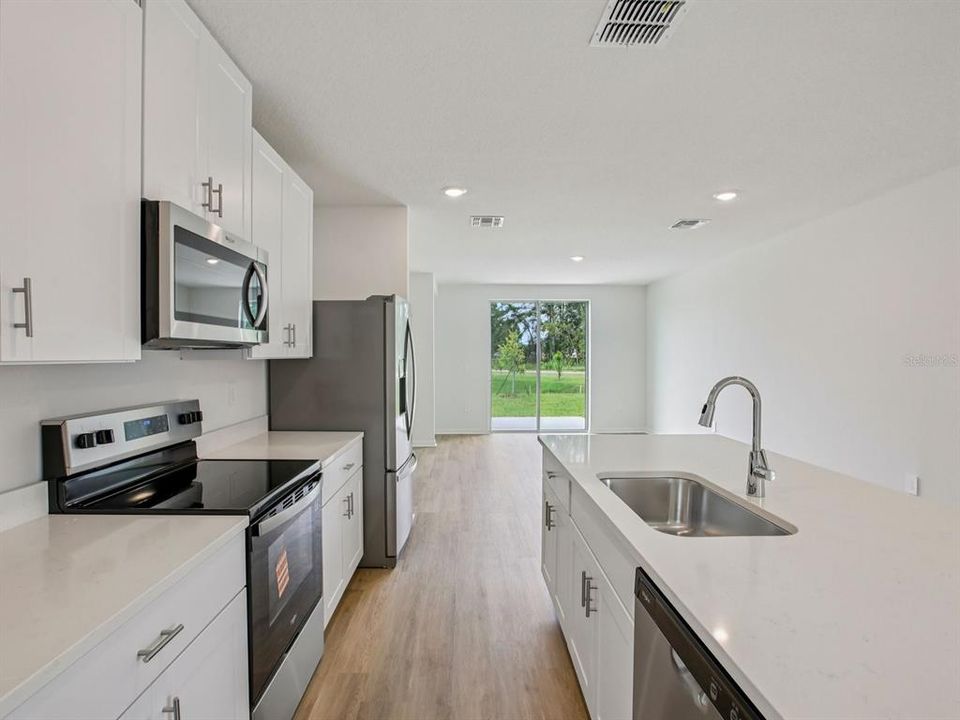 На продажу: $329,890 (3 спален, 2 ванн, 1483 Квадратных фут)