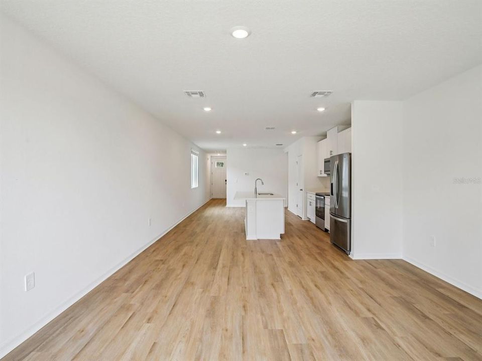 На продажу: $329,890 (3 спален, 2 ванн, 1483 Квадратных фут)