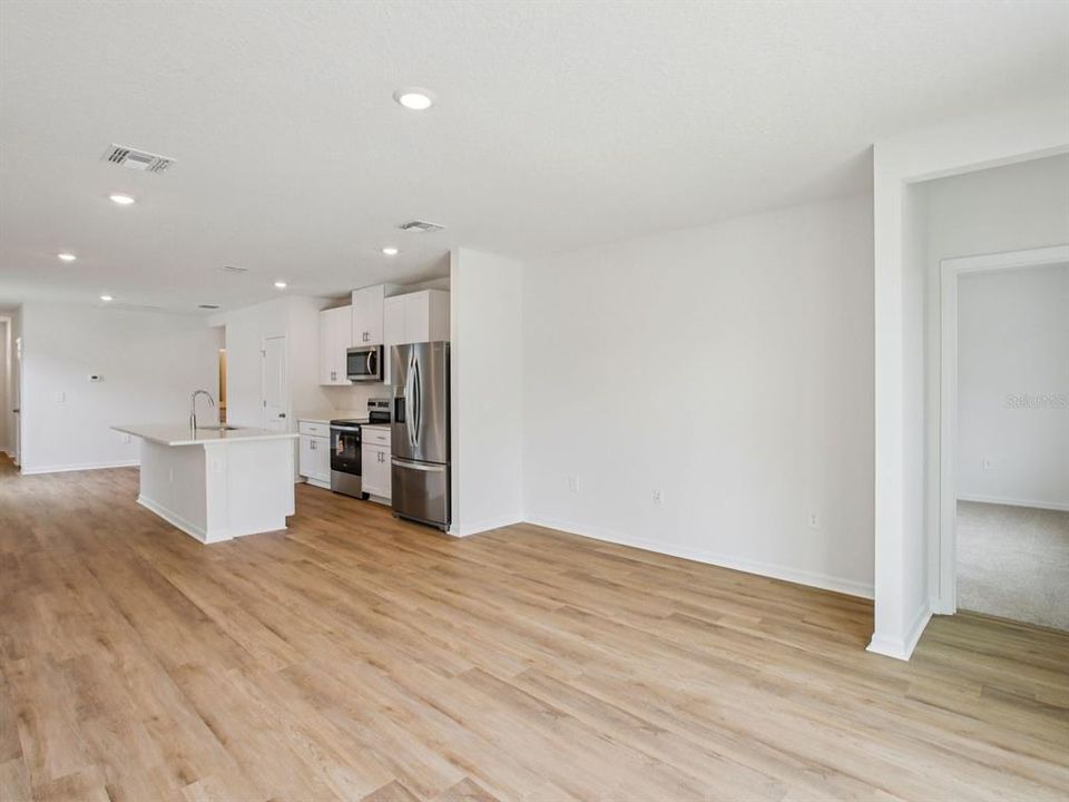 На продажу: $329,890 (3 спален, 2 ванн, 1483 Квадратных фут)