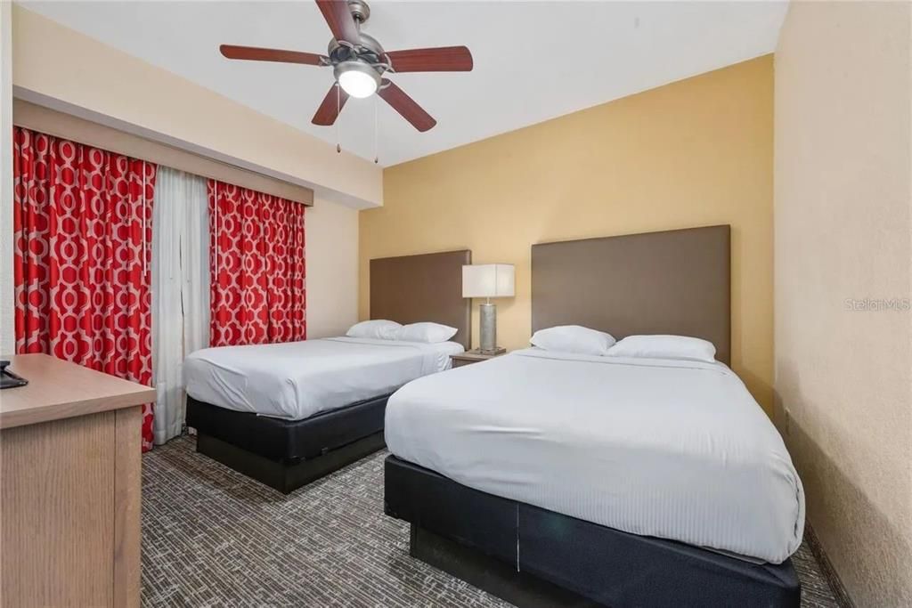 待售: $178,000 (2 贝兹, 2 浴室, 957 平方英尺)