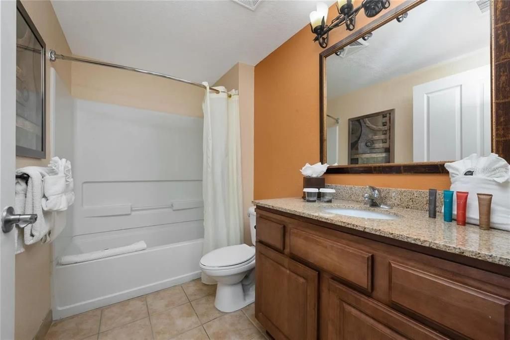 待售: $178,000 (2 贝兹, 2 浴室, 957 平方英尺)