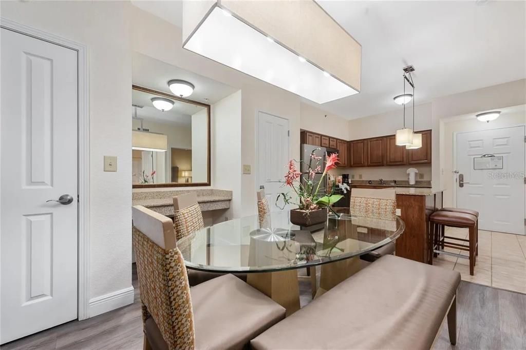 待售: $178,000 (2 贝兹, 2 浴室, 957 平方英尺)