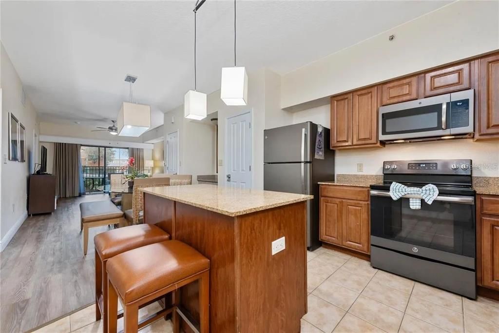 待售: $178,000 (2 贝兹, 2 浴室, 957 平方英尺)