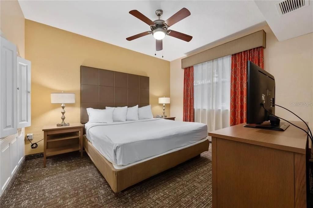 待售: $178,000 (2 贝兹, 2 浴室, 957 平方英尺)