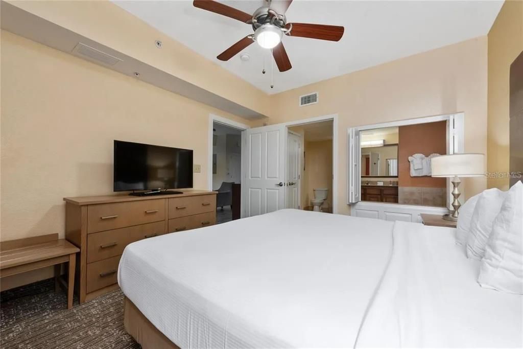 待售: $178,000 (2 贝兹, 2 浴室, 957 平方英尺)