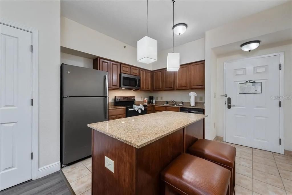 待售: $178,000 (2 贝兹, 2 浴室, 957 平方英尺)