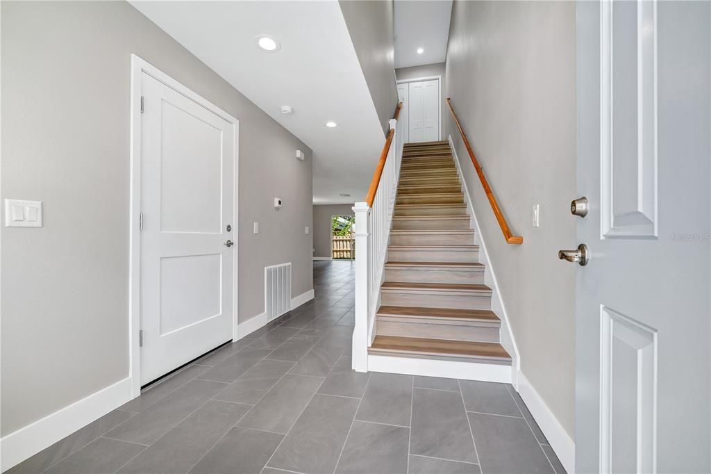 For Rent: $2,200 (2 beds, 2 baths, 1900 Square Feet)