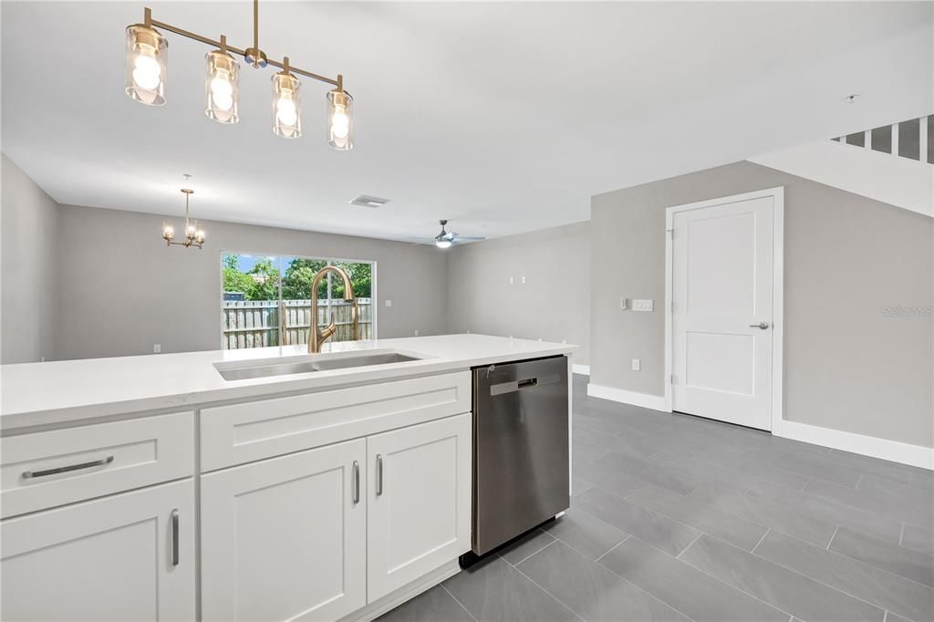 For Rent: $2,200 (2 beds, 2 baths, 1900 Square Feet)