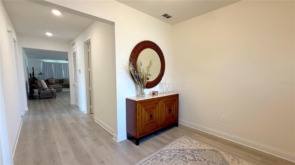 En Venta: $559,000 (4 camas, 3 baños, 2710 Pies cuadrados)