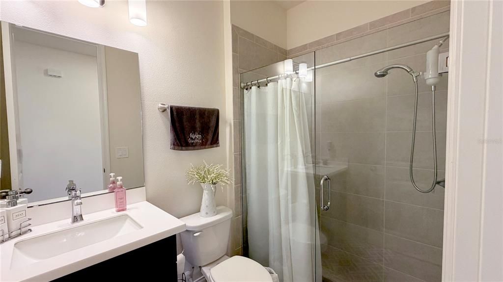 En Venta: $559,000 (4 camas, 3 baños, 2710 Pies cuadrados)