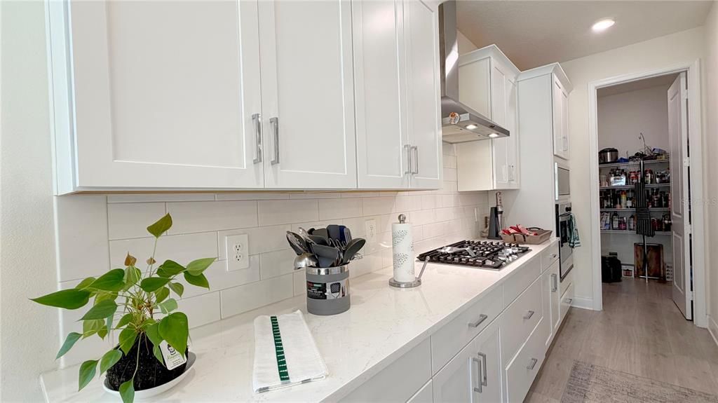 En Venta: $559,000 (4 camas, 3 baños, 2710 Pies cuadrados)