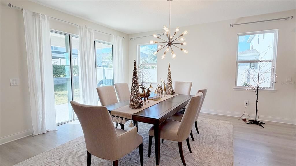 En Venta: $559,000 (4 camas, 3 baños, 2710 Pies cuadrados)