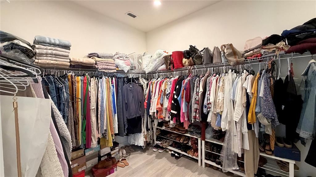 En Venta: $559,000 (4 camas, 3 baños, 2710 Pies cuadrados)