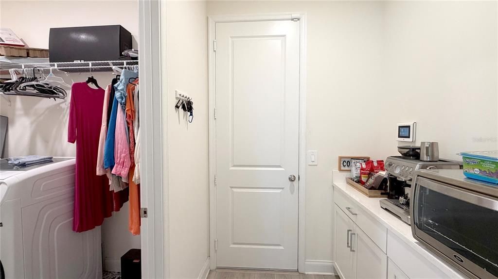 En Venta: $559,000 (4 camas, 3 baños, 2710 Pies cuadrados)