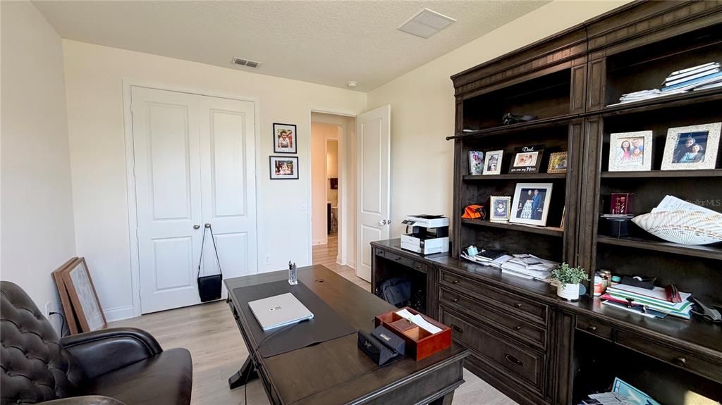 En Venta: $559,000 (4 camas, 3 baños, 2710 Pies cuadrados)