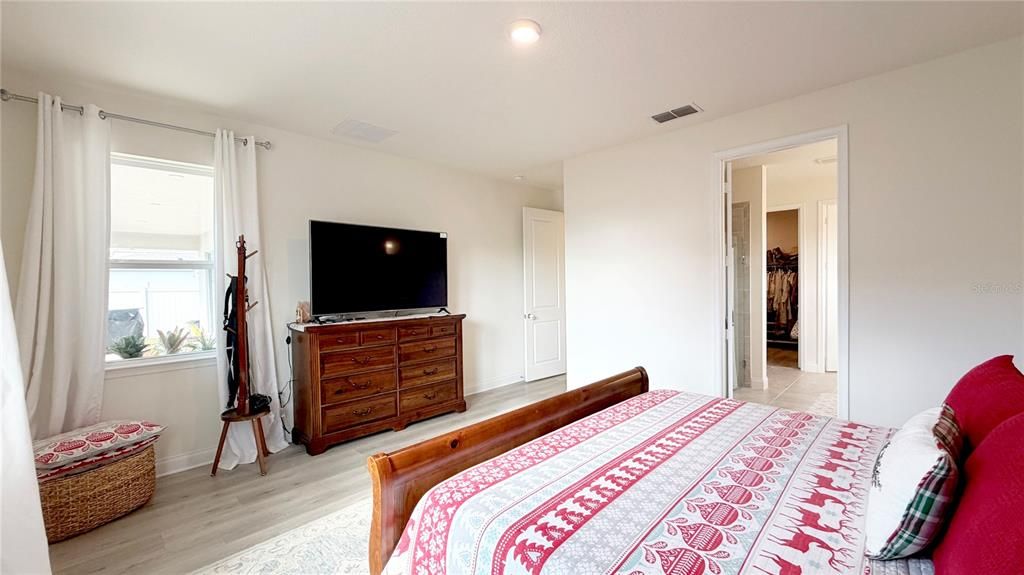 En Venta: $559,000 (4 camas, 3 baños, 2710 Pies cuadrados)