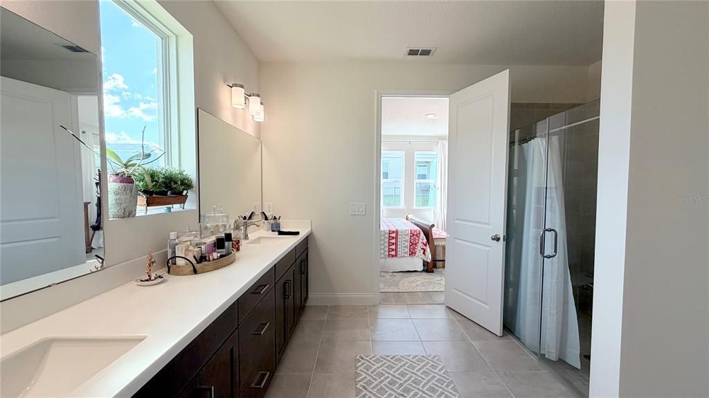 En Venta: $559,000 (4 camas, 3 baños, 2710 Pies cuadrados)