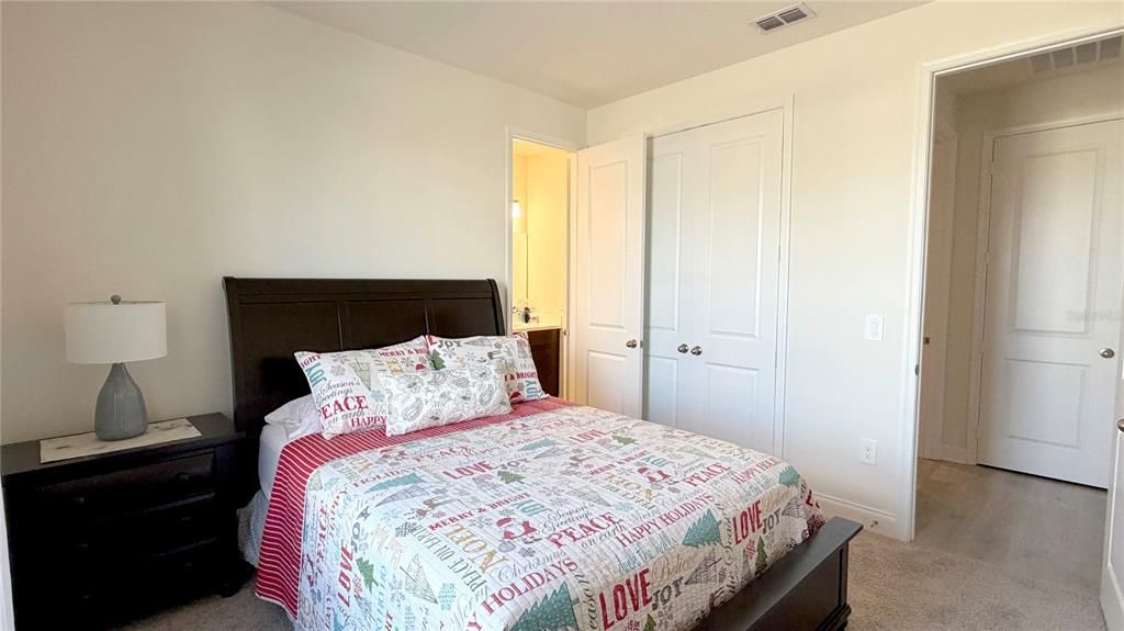 En Venta: $559,000 (4 camas, 3 baños, 2710 Pies cuadrados)