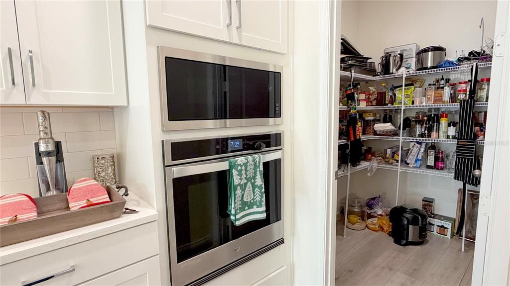 En Venta: $559,000 (4 camas, 3 baños, 2710 Pies cuadrados)