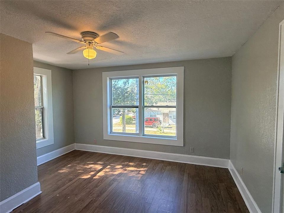 出租: $2,450 (3 贝兹, 1 浴室, 1442 平方英尺)