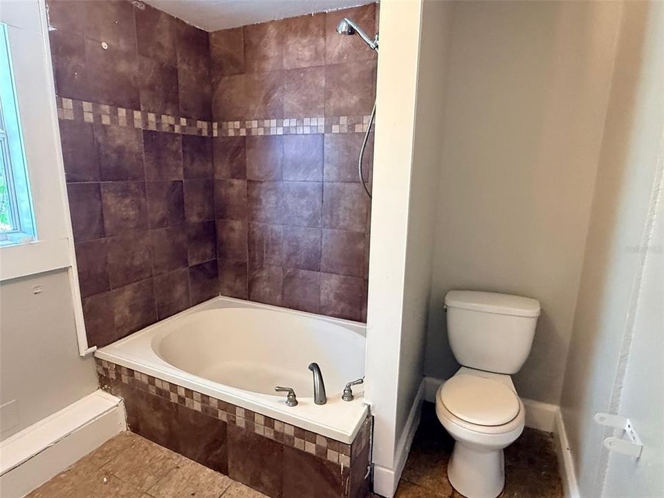 出租: $2,450 (3 贝兹, 1 浴室, 1442 平方英尺)