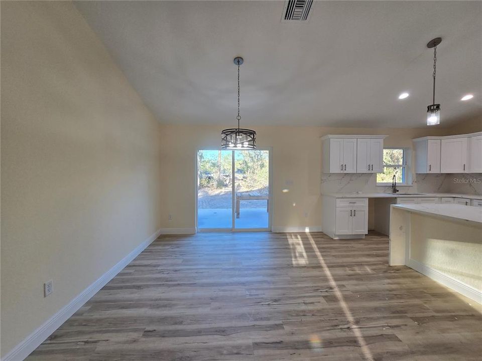 待售: $260,000 (3 贝兹, 2 浴室, 1380 平方英尺)