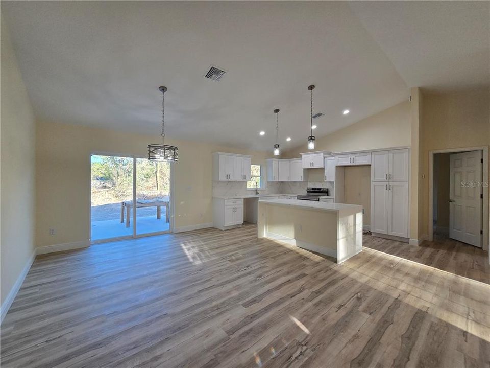 待售: $260,000 (3 贝兹, 2 浴室, 1380 平方英尺)