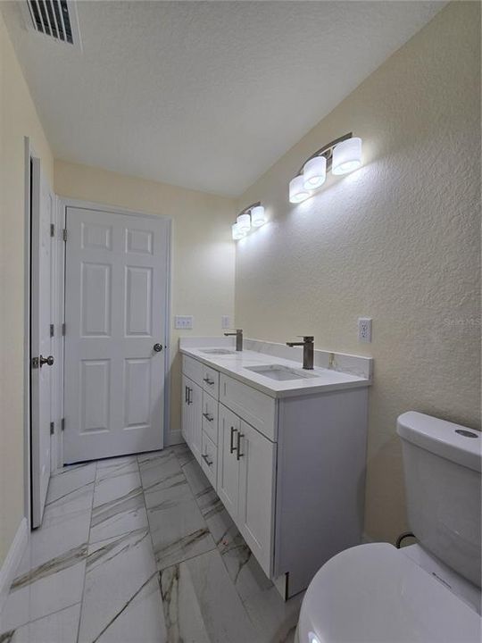 待售: $260,000 (3 贝兹, 2 浴室, 1380 平方英尺)