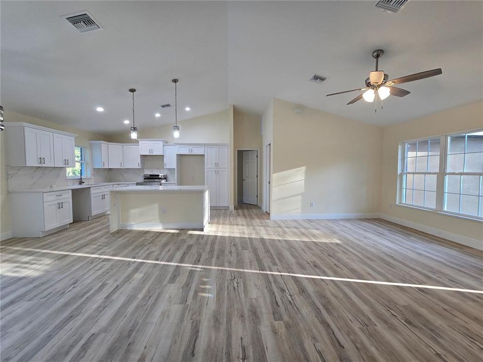 待售: $260,000 (3 贝兹, 2 浴室, 1380 平方英尺)