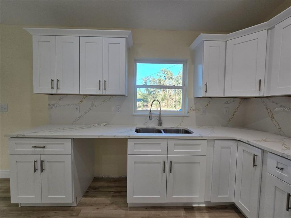 待售: $260,000 (3 贝兹, 2 浴室, 1380 平方英尺)