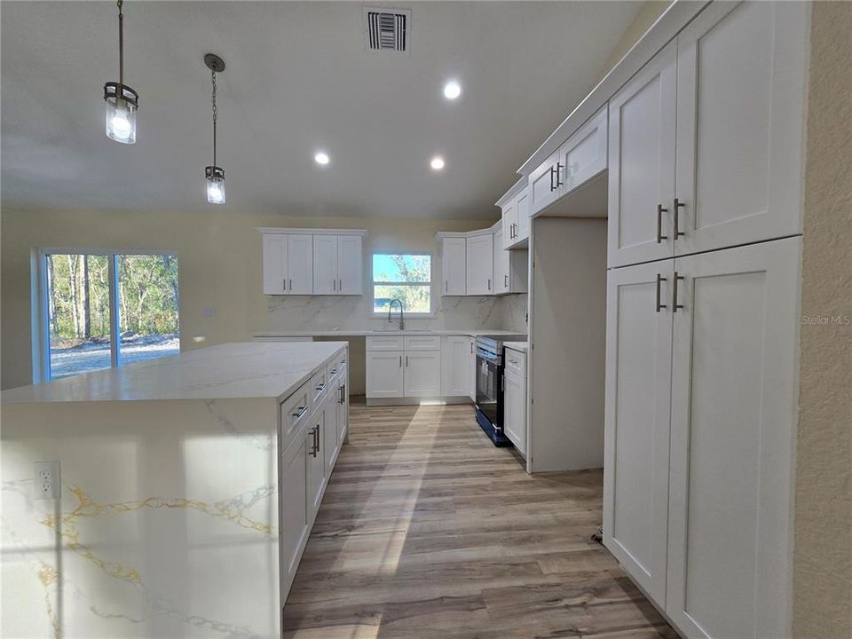 待售: $260,000 (3 贝兹, 2 浴室, 1380 平方英尺)