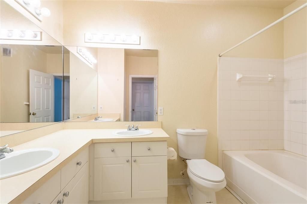 出租: $1,550 (2 贝兹, 1 浴室, 1029 平方英尺)