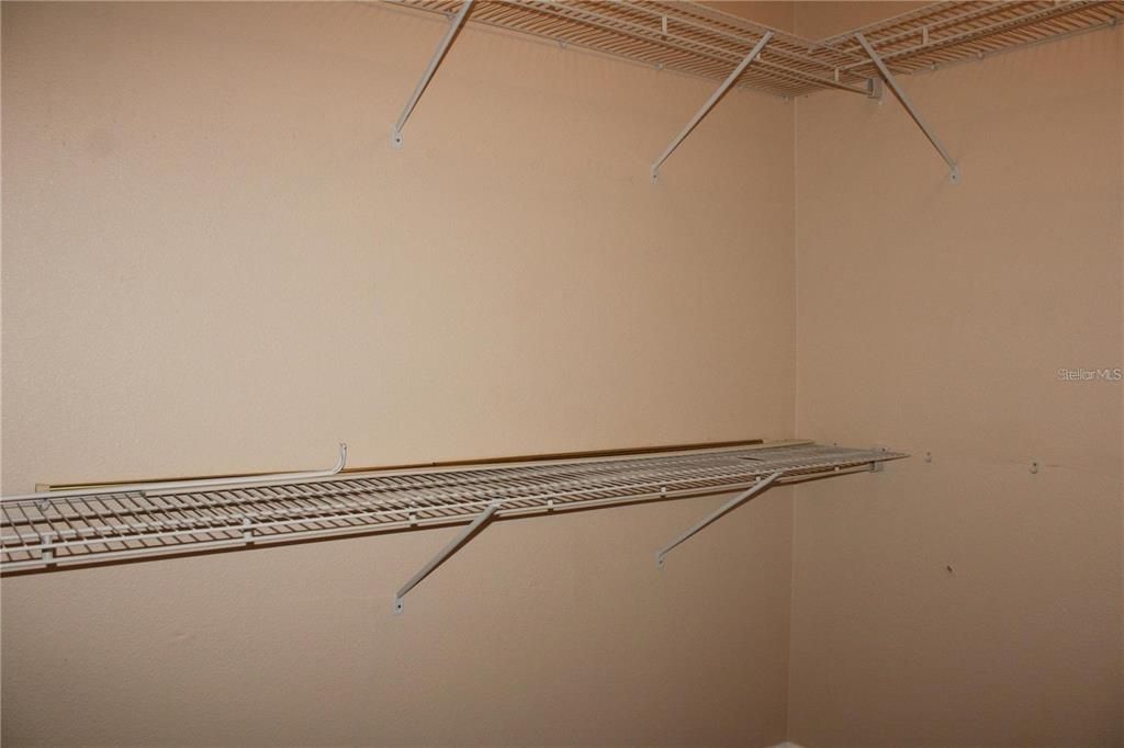 For Rent: $2,150 (3 beds, 2 baths, 1954 Square Feet)