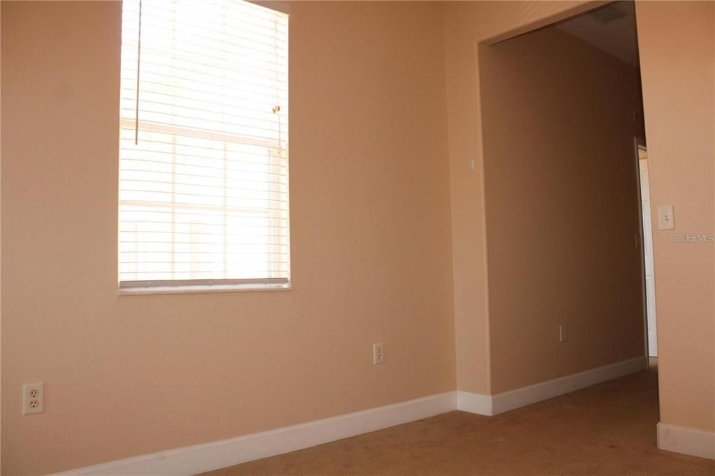 For Rent: $2,150 (3 beds, 2 baths, 1954 Square Feet)