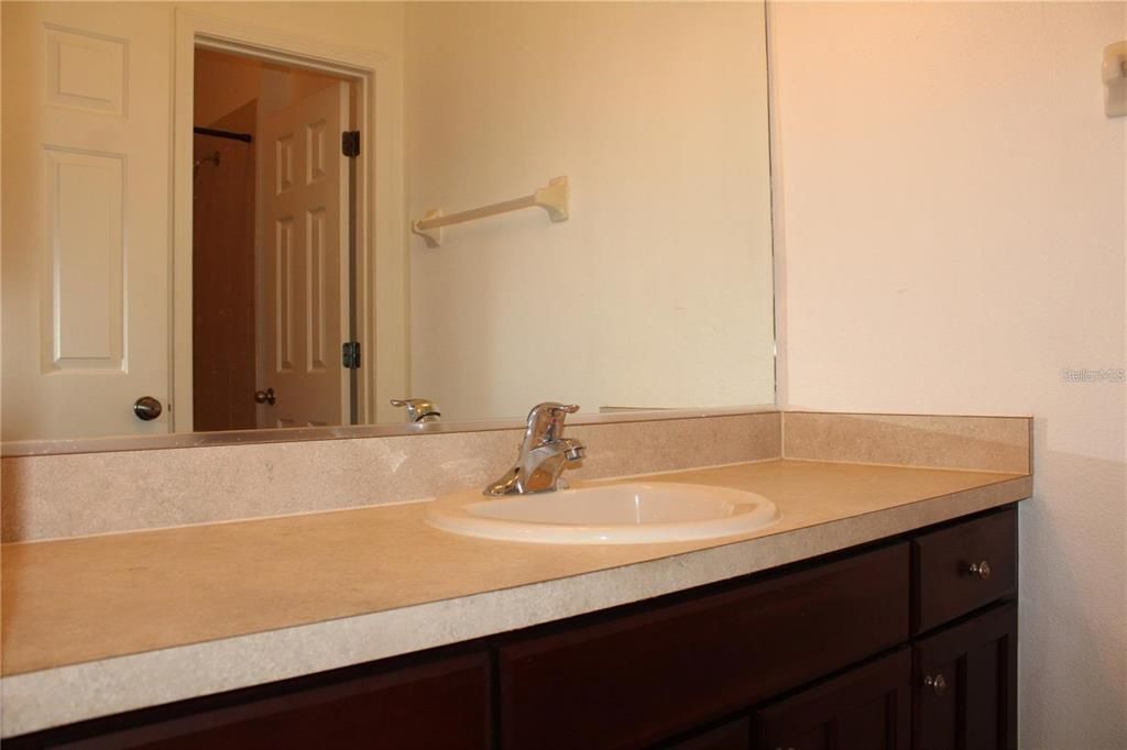 For Rent: $2,150 (3 beds, 2 baths, 1954 Square Feet)