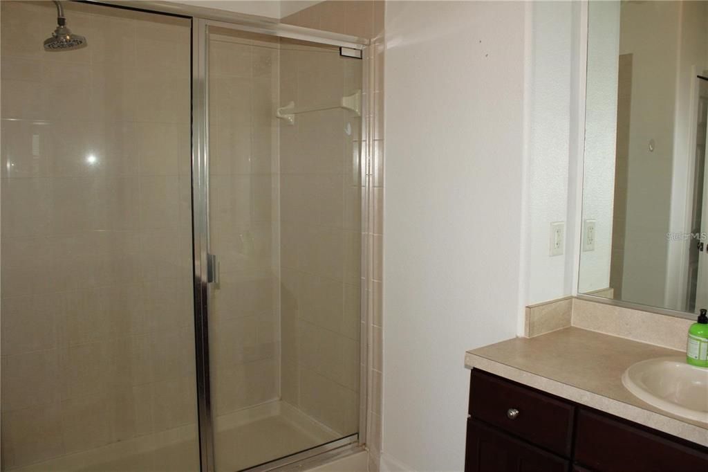 For Rent: $2,150 (3 beds, 2 baths, 1954 Square Feet)