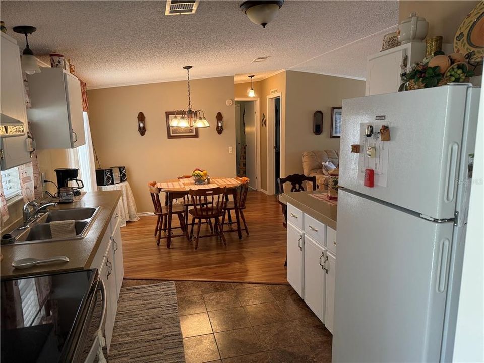 待售: $160,000 (3 贝兹, 2 浴室, 1104 平方英尺)